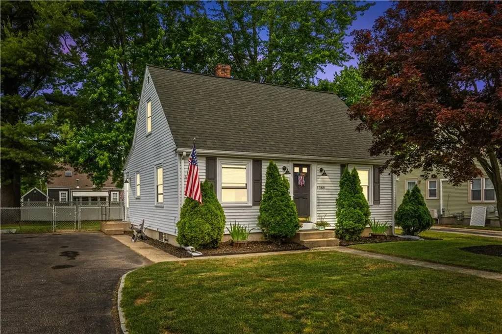 189 Hillard Avenue Warwick RI 02886