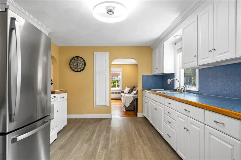 189 Hillard Avenue Warwick RI 02886