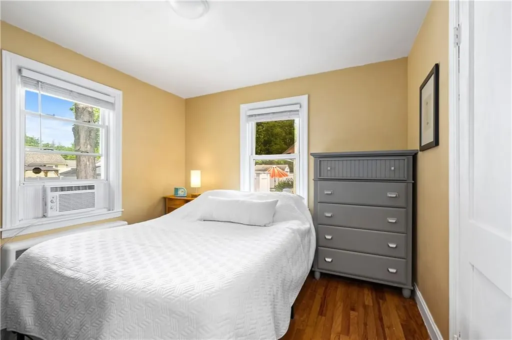 189 Hillard Avenue Warwick RI 02886