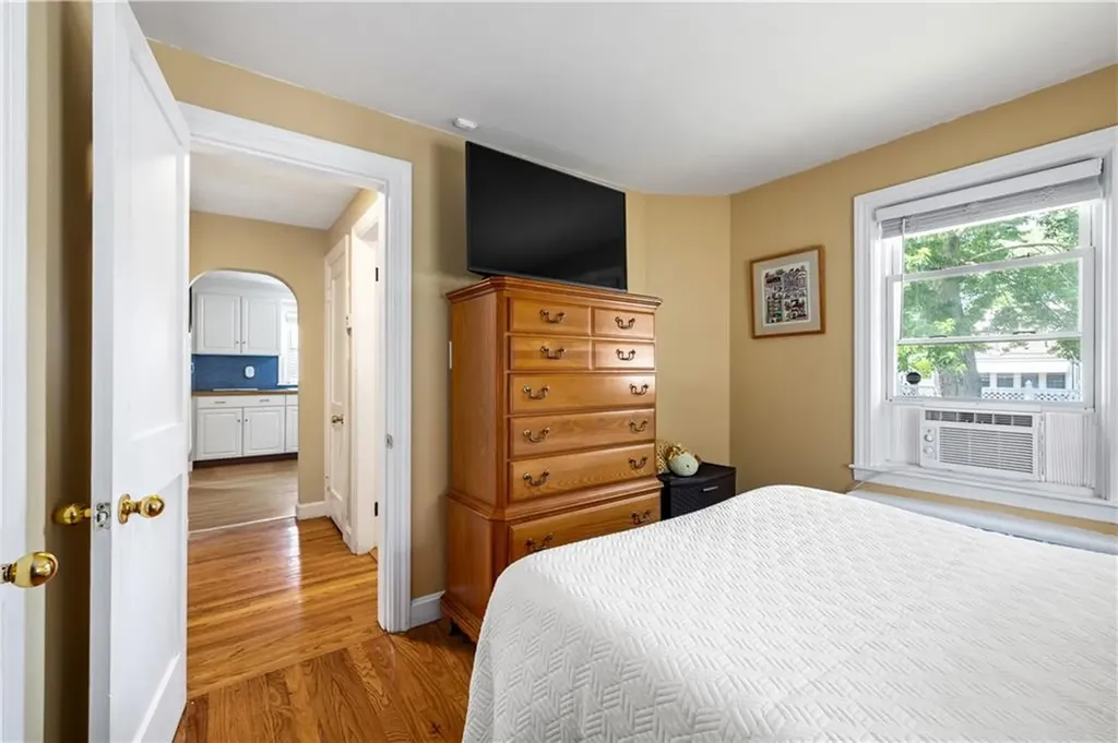 189 Hillard Avenue Warwick RI 02886