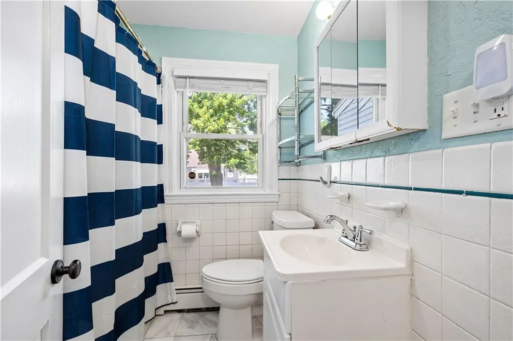 189 Hillard Avenue Warwick RI 02886