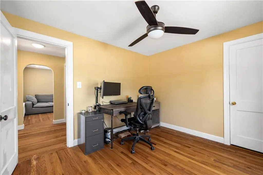 189 Hillard Avenue Warwick RI 02886