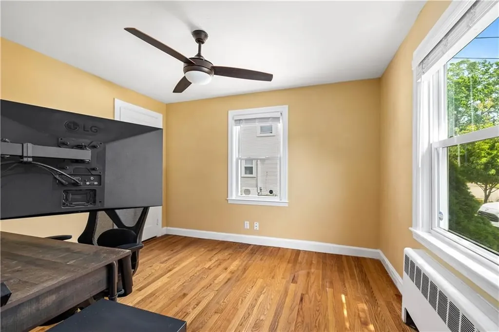 189 Hillard Avenue Warwick RI 02886