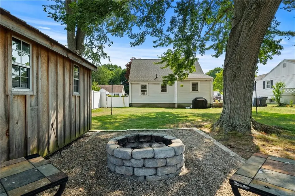 189 Hillard Avenue Warwick RI 02886