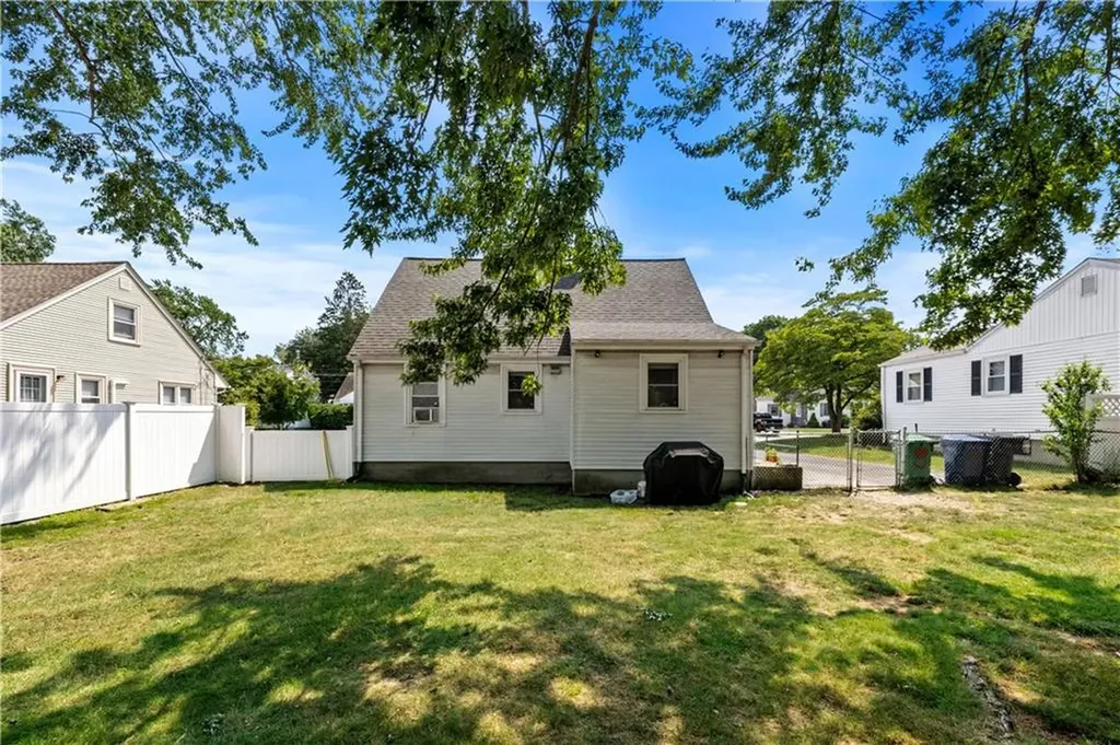 189 Hillard Avenue Warwick RI 02886