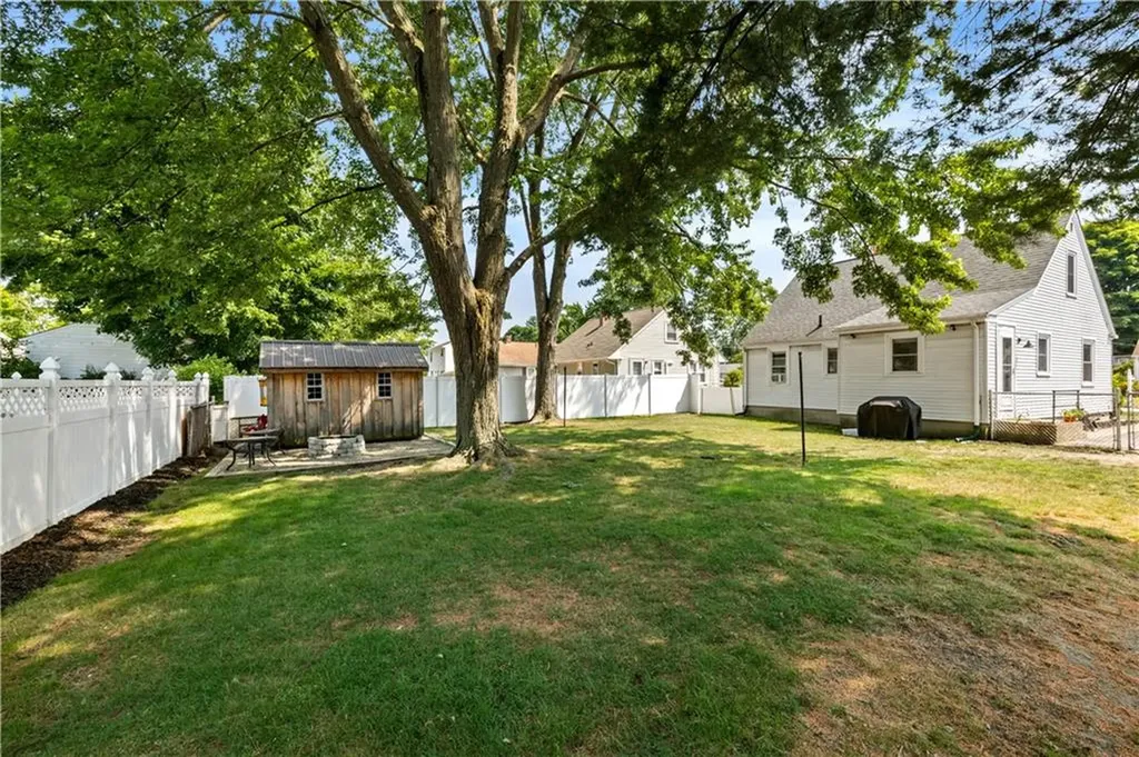 189 Hillard Avenue Warwick RI 02886