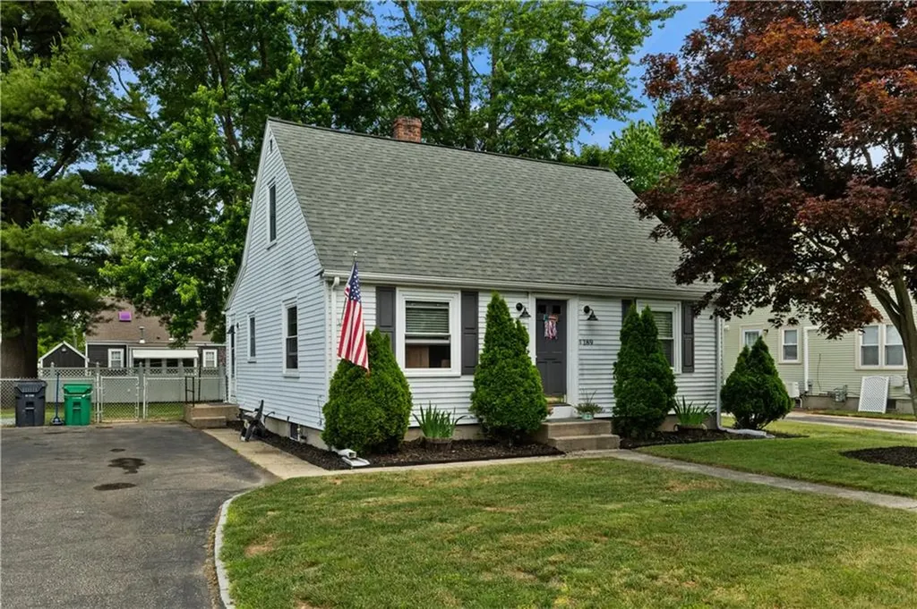 189 Hillard Avenue Warwick RI 02886