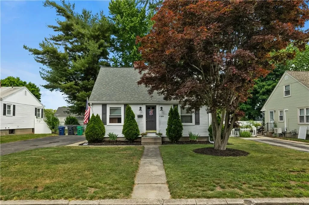 189 Hillard Avenue Warwick RI 02886