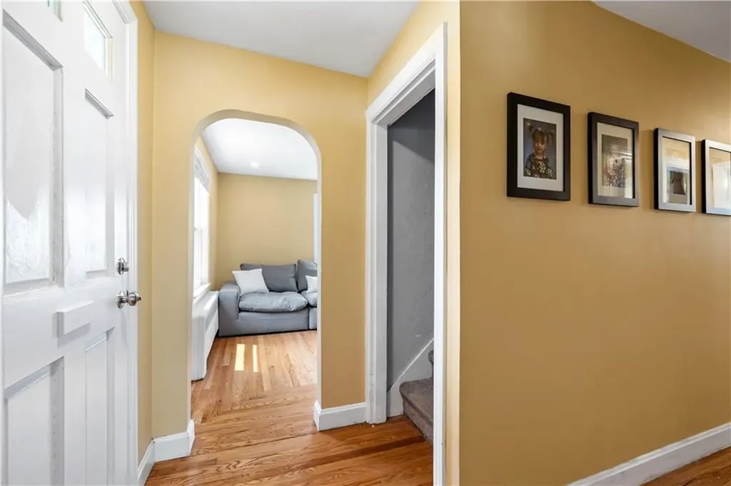 189 Hillard Avenue Warwick RI 02886