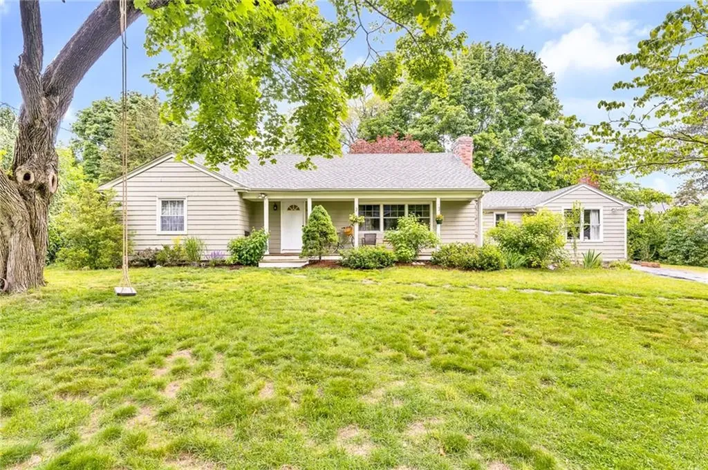 25 Stanhope Drive Barrington RI 02806