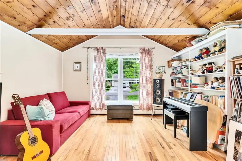 25 Stanhope Drive Barrington RI 02806
