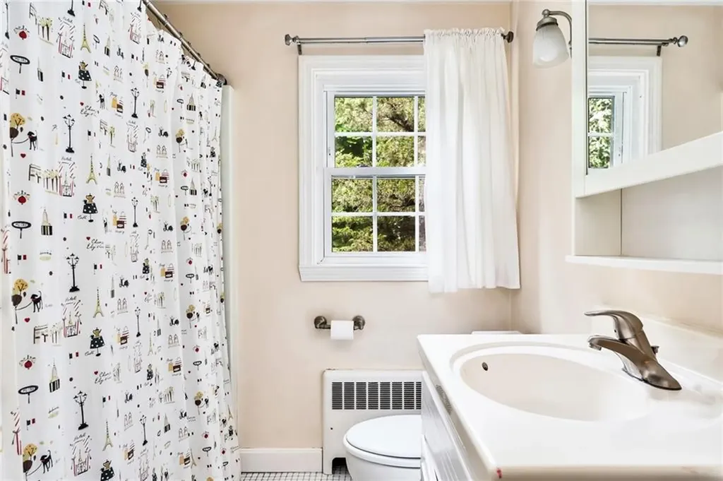 25 Stanhope Drive Barrington RI 02806