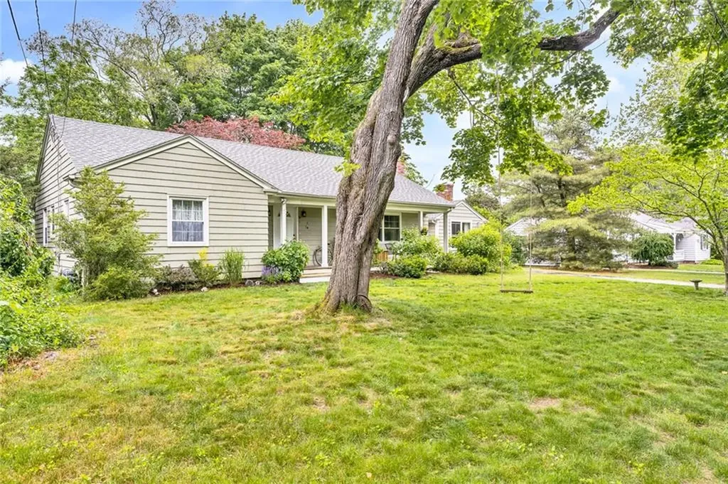 25 Stanhope Drive Barrington RI 02806