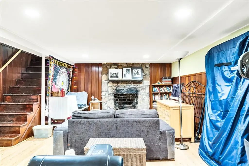 25 Stanhope Drive Barrington RI 02806
