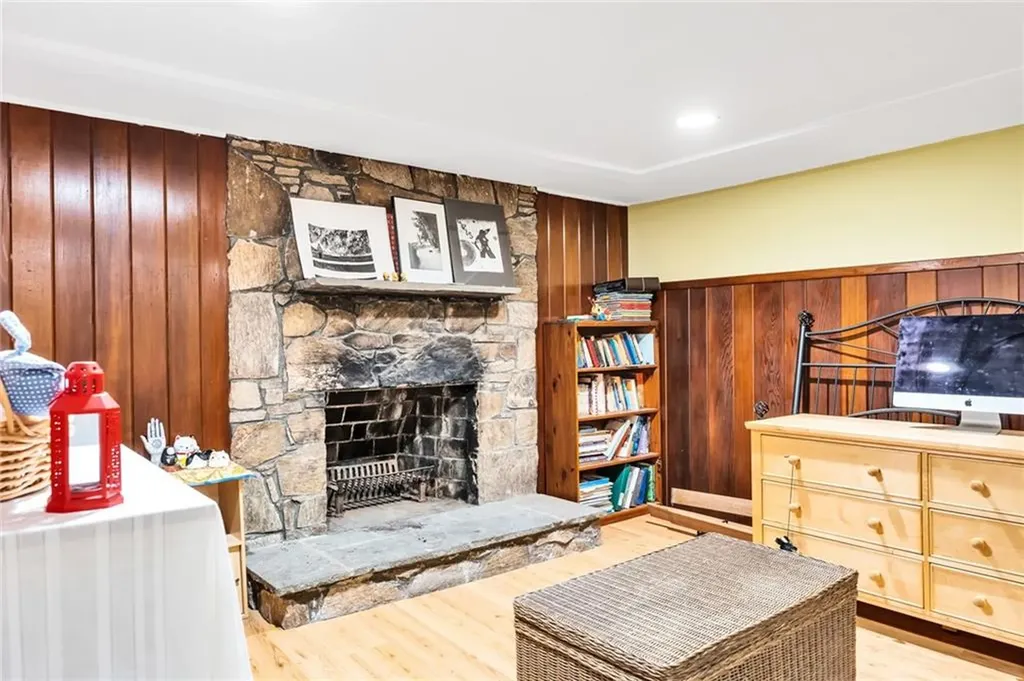 25 Stanhope Drive Barrington RI 02806