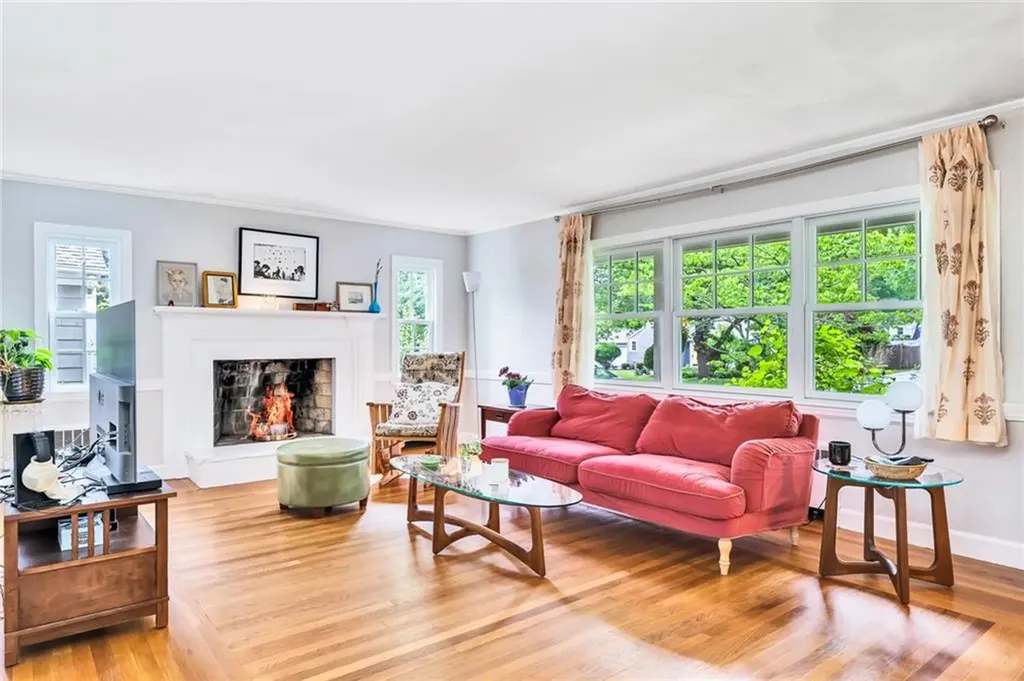 25 Stanhope Drive Barrington RI 02806
