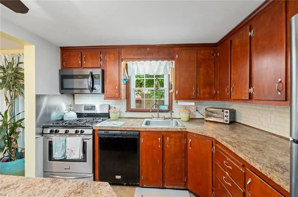 26 Maplehurst Avenue Warwick RI 02889