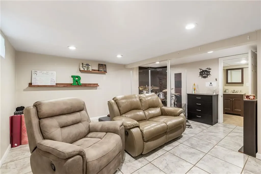 79 Dewey Avenue Pawtucket RI 02861