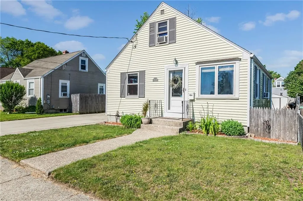 79 Dewey Avenue Pawtucket RI 02861