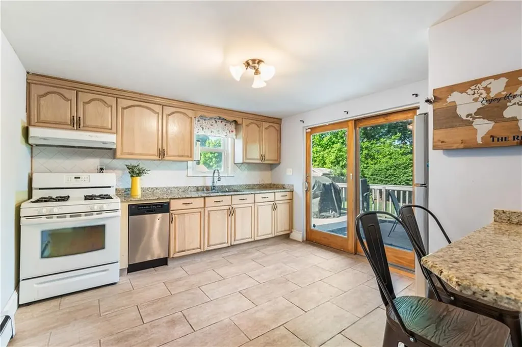 79 Dewey Avenue Pawtucket RI 02861