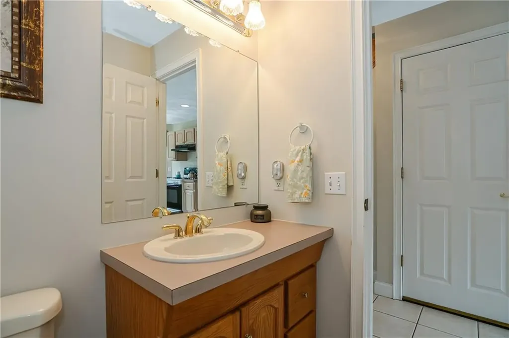 20 Scaralia Road Cranston RI 02921