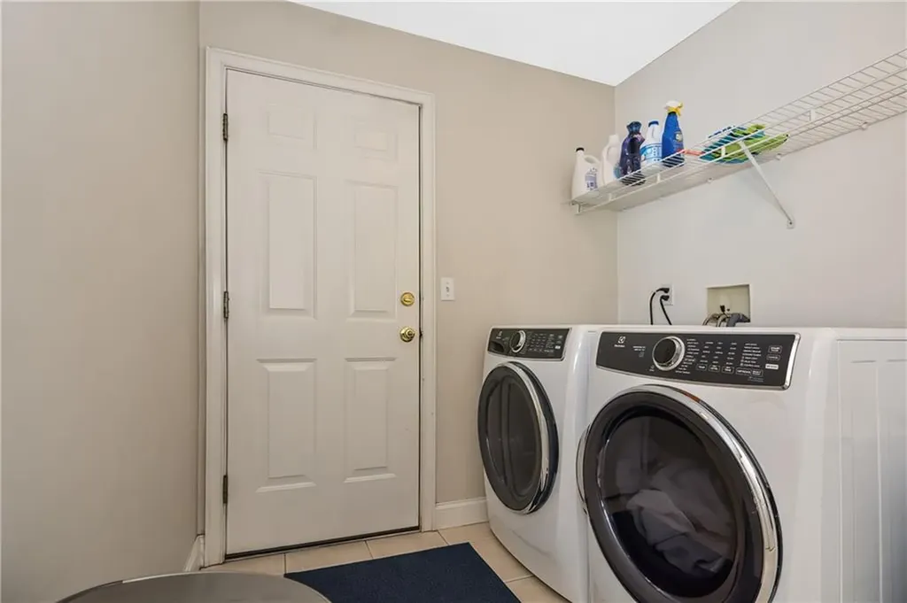 20 Scaralia Road Cranston RI 02921
