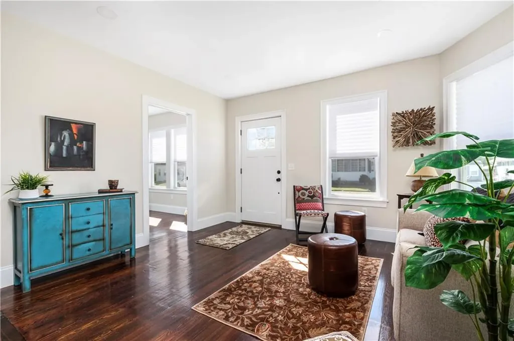 165 Washington Street Warwick RI 02888