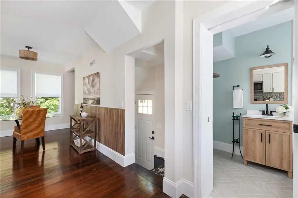 165 Washington Street Warwick RI 02888