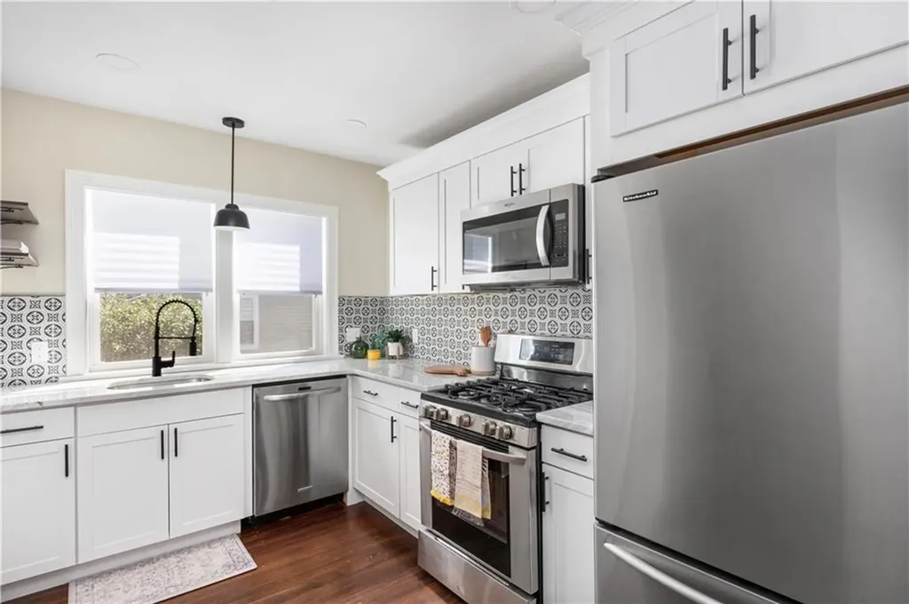 165 Washington Street Warwick RI 02888