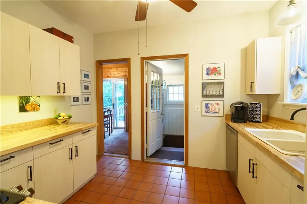 20 Glendale Avenue Providence RI 02906