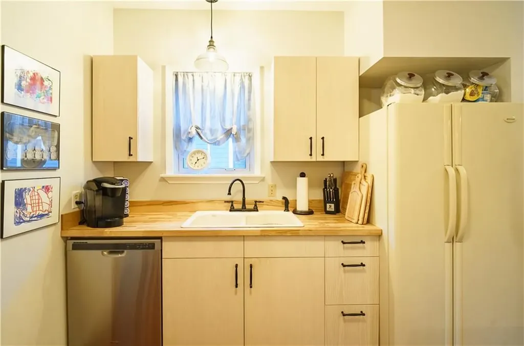 20 Glendale Avenue Providence RI 02906