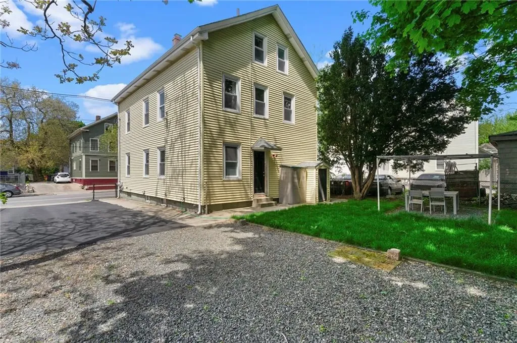 82 Sycamore Street Providence RI 02909