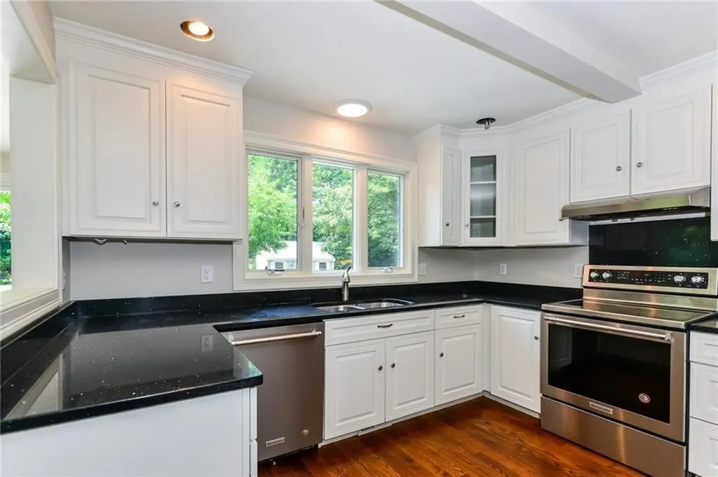 25 Wapping Road Portsmouth RI 02871