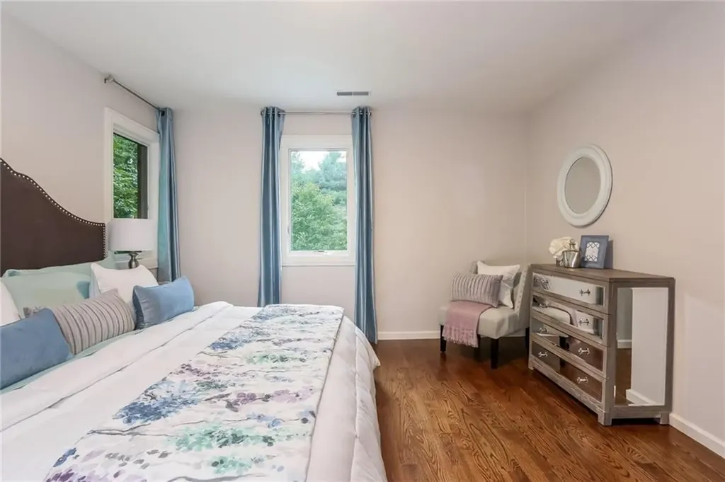 25 Wapping Road Portsmouth RI 02871