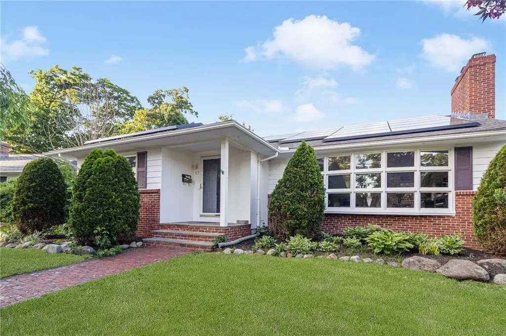 17 Longview Drive Cranston RI 02920