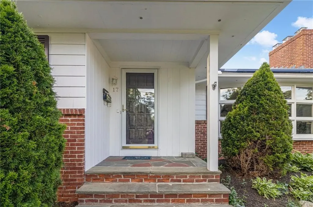17 Longview Drive Cranston RI 02920