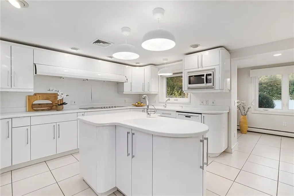 17 Longview Drive Cranston RI 02920