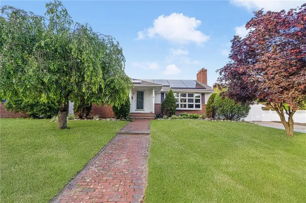 17 Longview Drive Cranston RI 02920