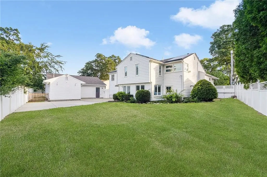 17 Longview Drive Cranston RI 02920