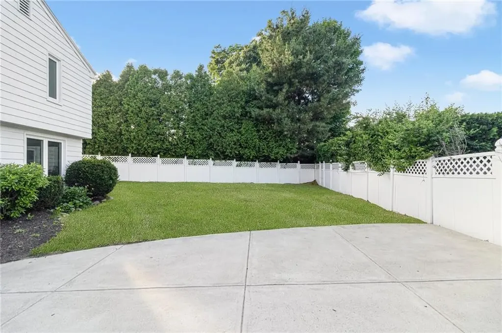 17 Longview Drive Cranston RI 02920