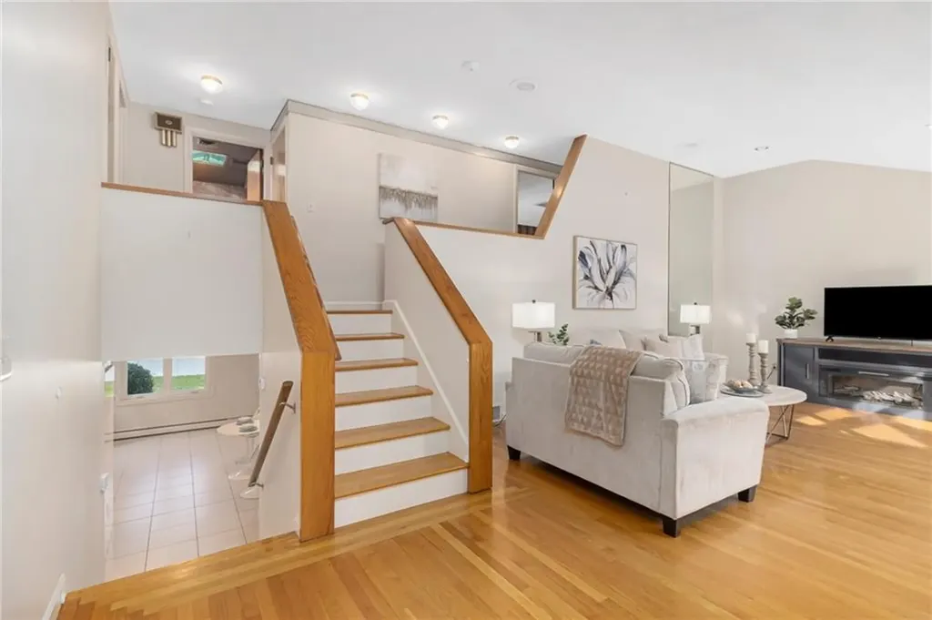 17 Longview Drive Cranston RI 02920