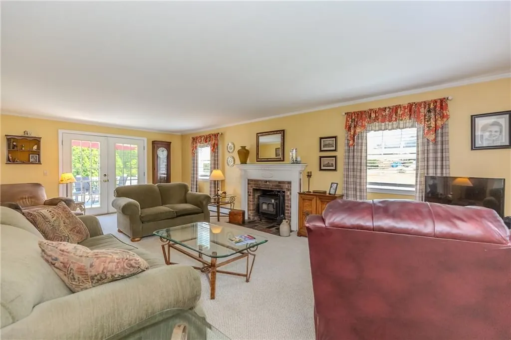 23 Kennedy Boulevard Lincoln RI 02865