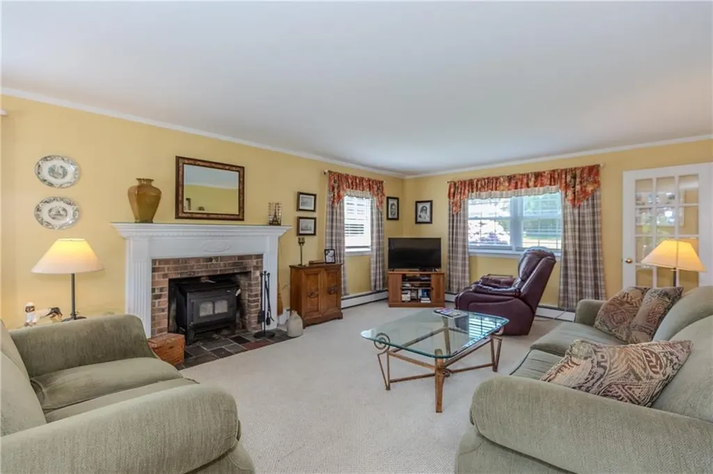 23 Kennedy Boulevard Lincoln RI 02865