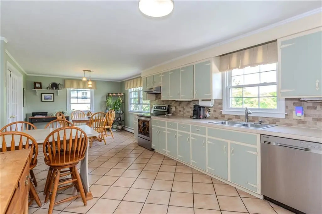 23 Kennedy Boulevard Lincoln RI 02865