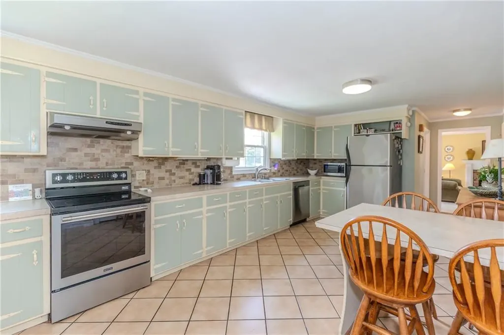 23 Kennedy Boulevard Lincoln RI 02865