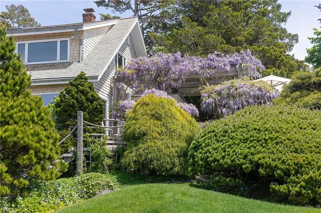 79 Shore Road Bristol RI 02809