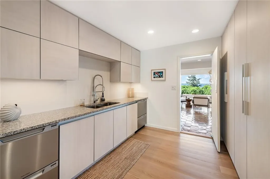 79 Shore Road Bristol RI 02809