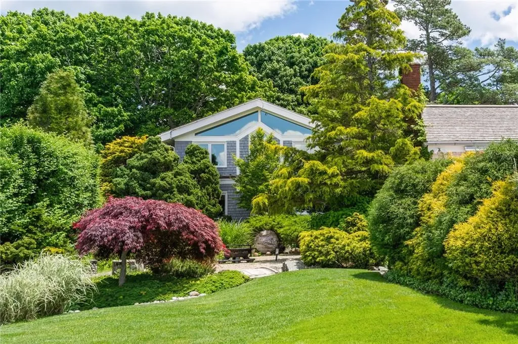 79 Shore Road Bristol RI 02809