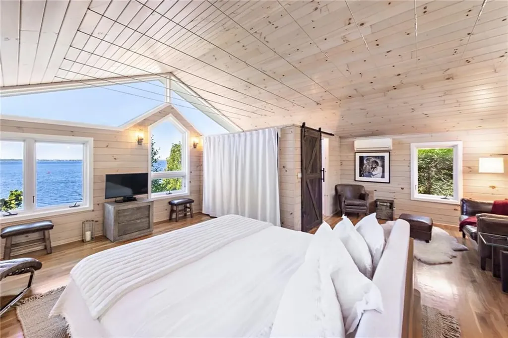 79 Shore Road Bristol RI 02809