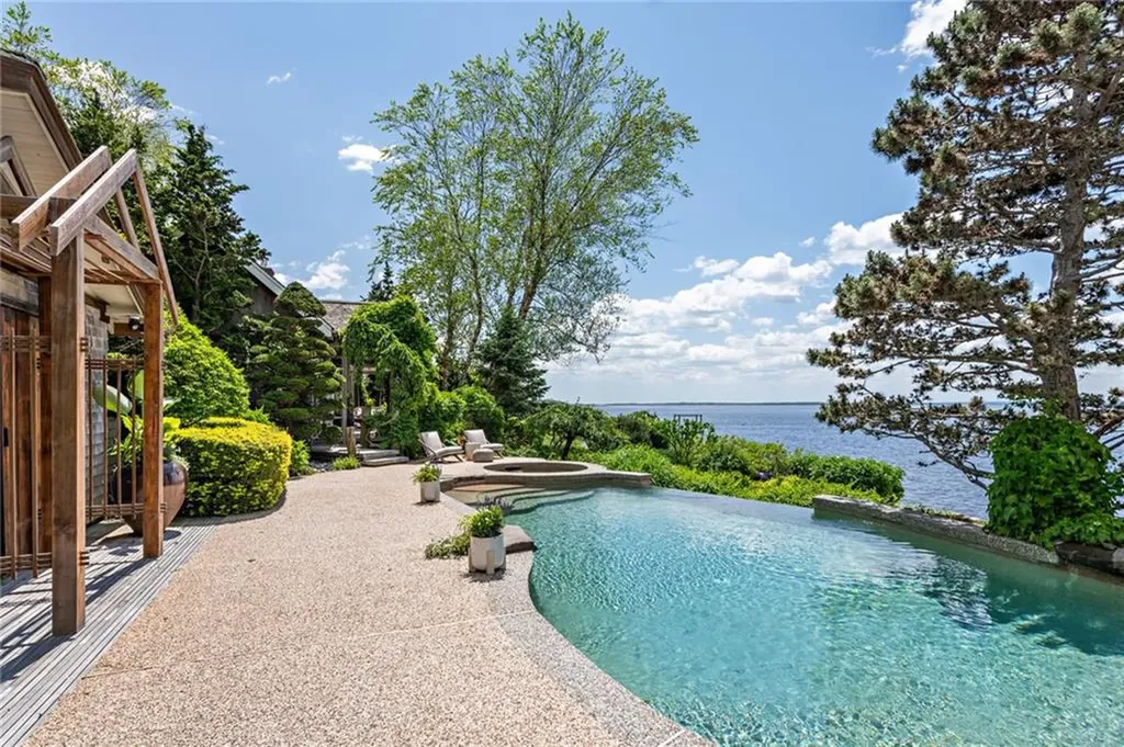 79 Shore Road Bristol RI 02809